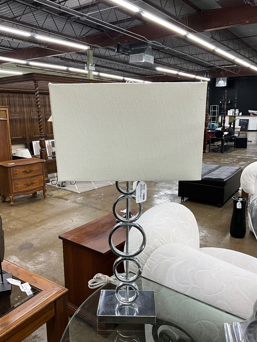 Silver Metal Table Lamp W/ Circular Base W/ Shade
