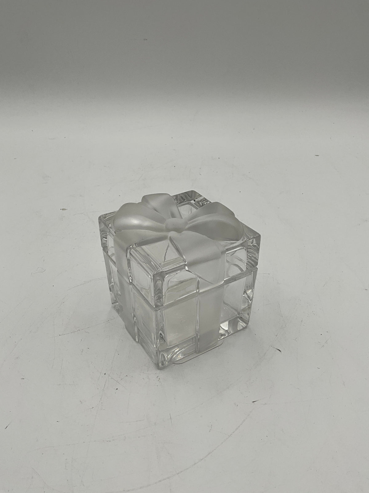 Tiffany Bow Glass Box