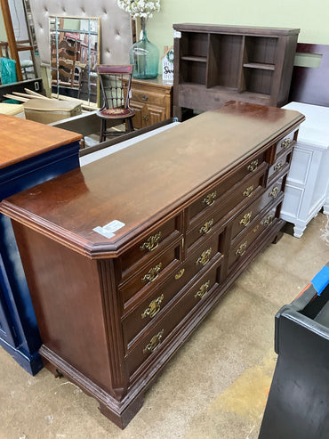 Basset Dresser