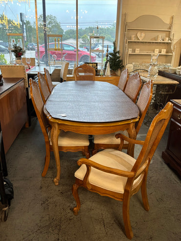 Table W/ 8 Chairs