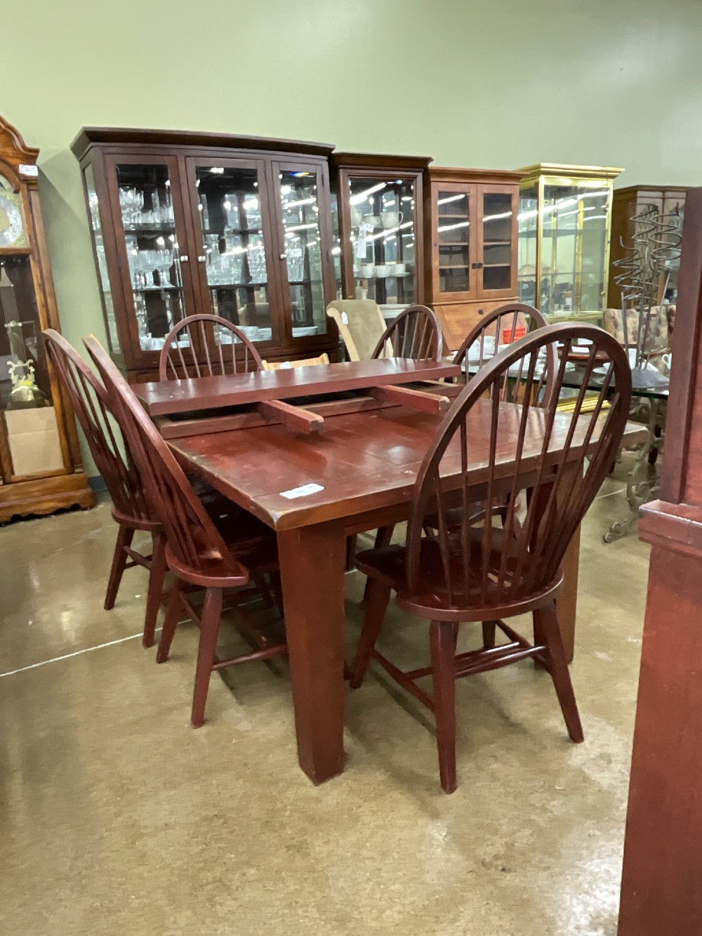 Attic Heirlooms By Broyhill Table W/6 Chairs & 2 Leaves