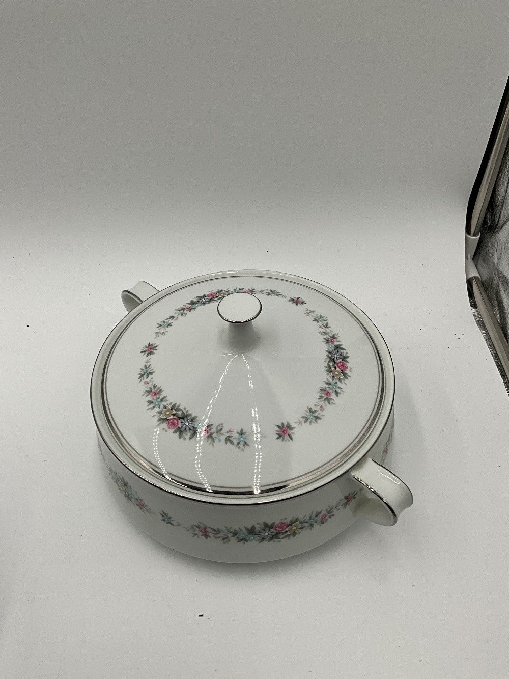 Noritake 11 Pc. Setting W/ 3 Serving Pieces Cynthia Pattern