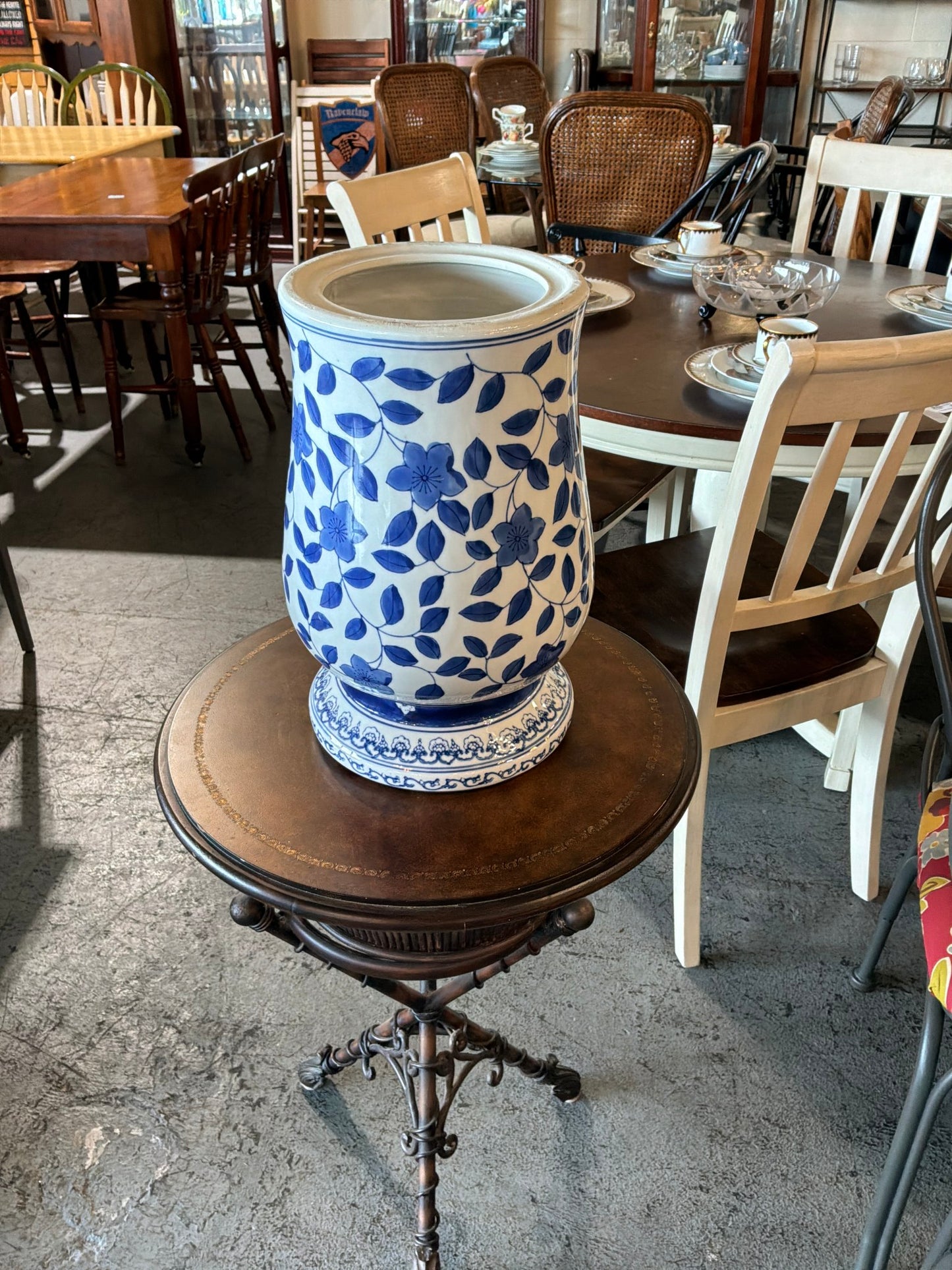 Lg Blue / White Vase