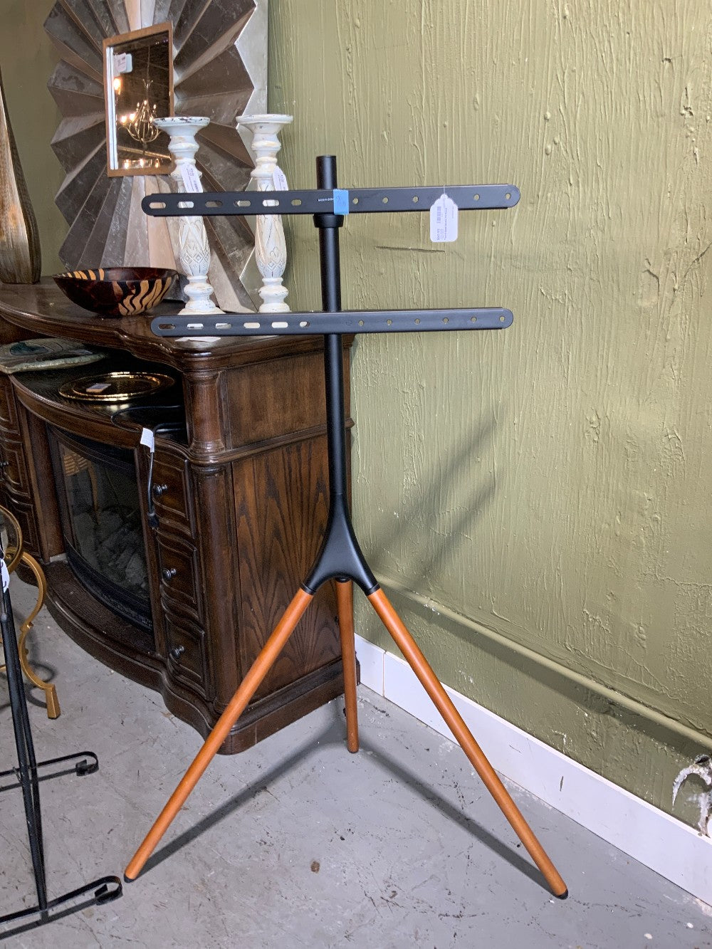 Tripod Easel Studio TV Stand