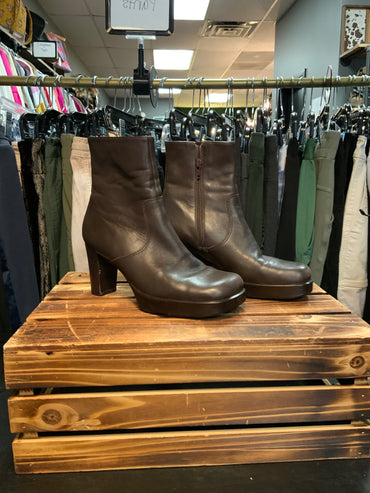 Michelle D. Boots Sz. 7