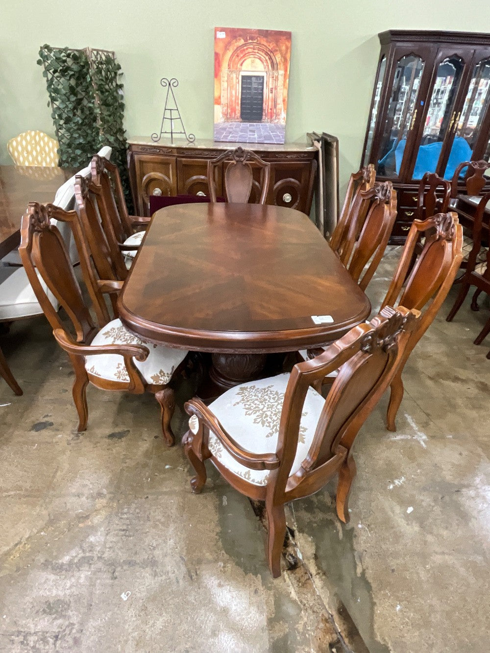 American Drew Table w/ 8 Chairs & 2 Leaves