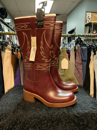 NWT No Boundaries Boots Sz 7