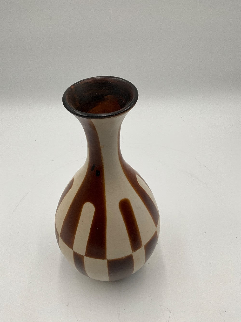 Vintage 2005 Chulucanas Perivian Bud Pottery Vase