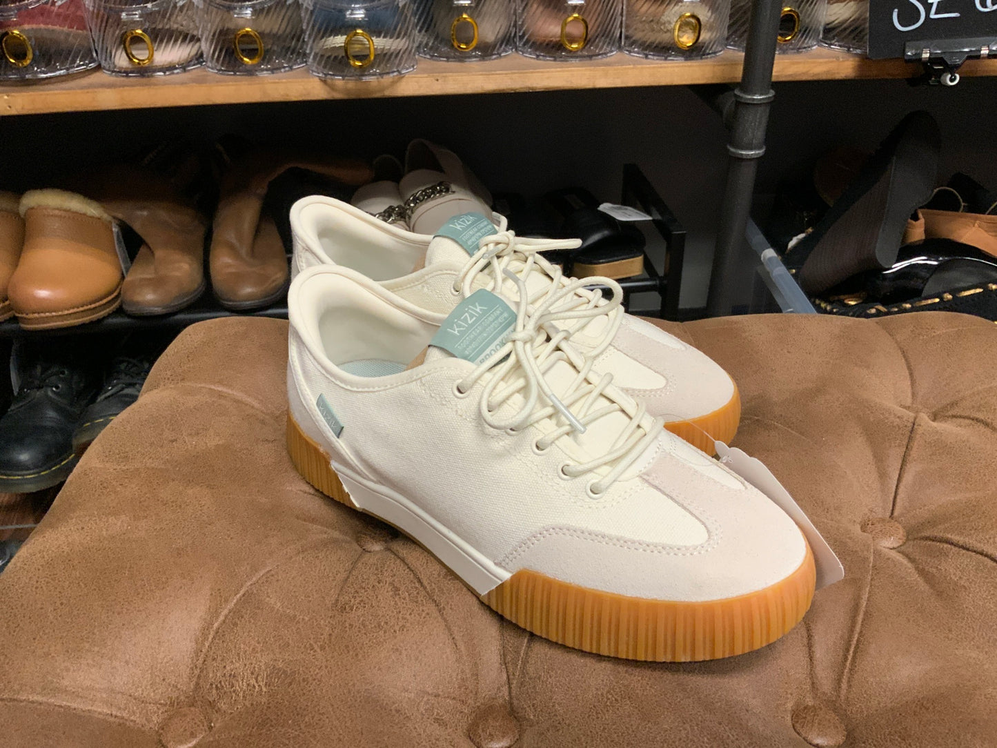 Kiziks Shoes sz 8
