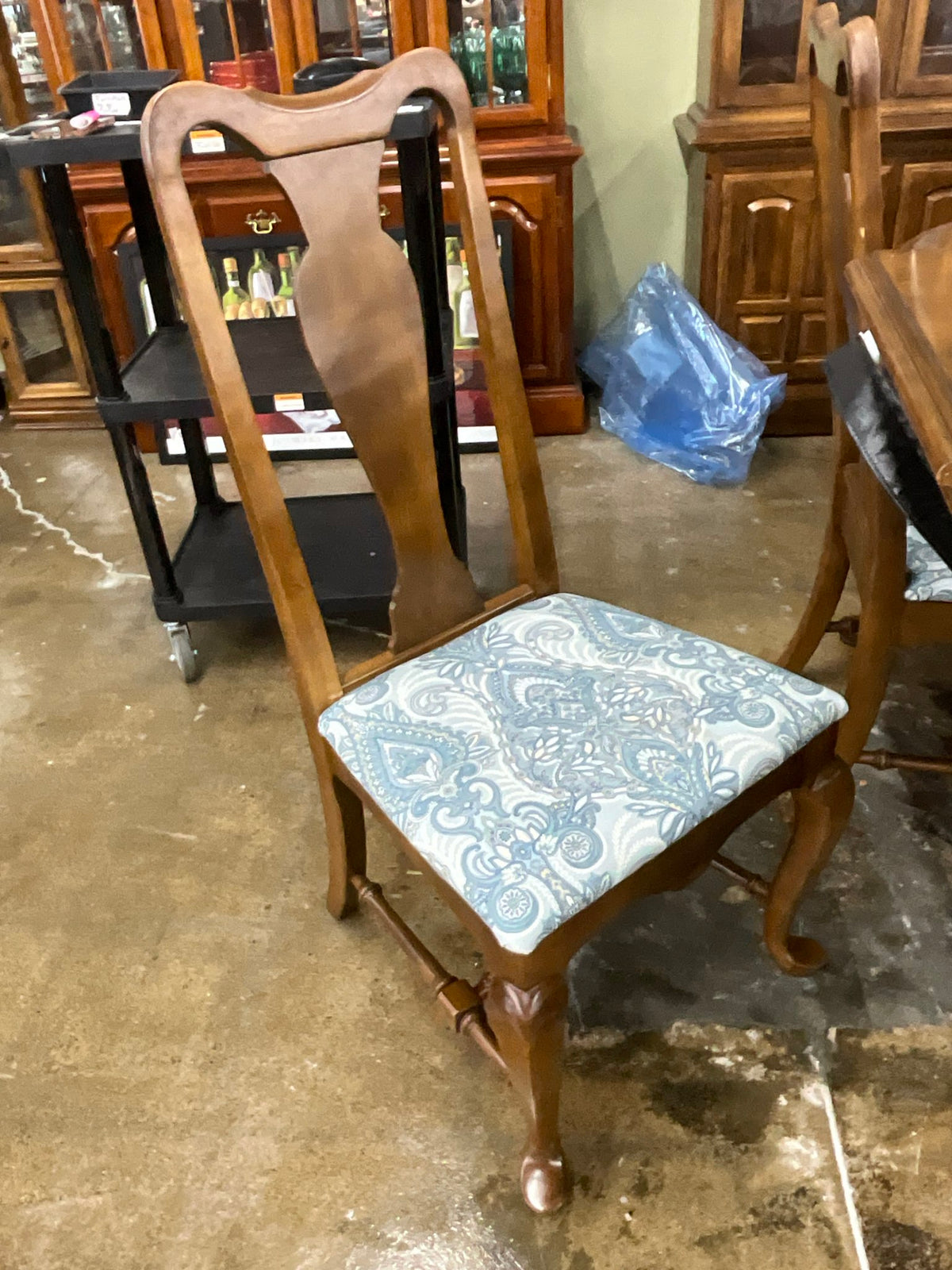Ethan Allen Table w/ 6 Chairs, 2 Leaves & Pads