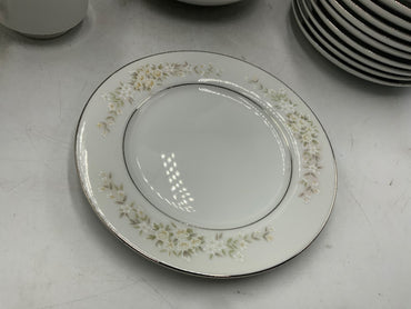 Lady Carolyn China 60 pc Set