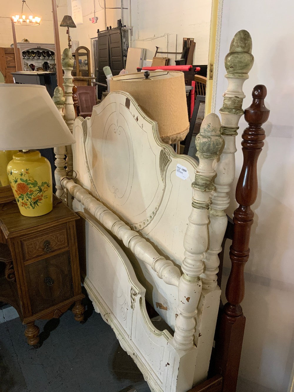 Cream/Vintage Bed