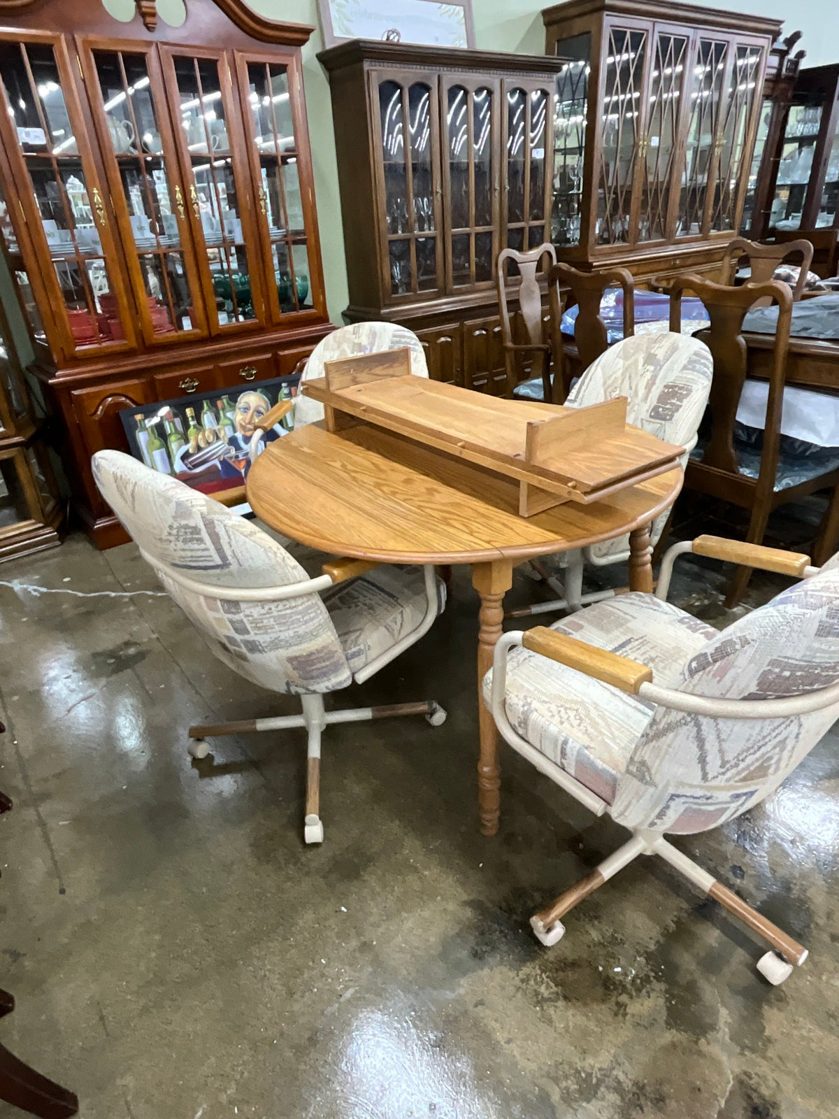 Light Table with 4 Chairs on Casters