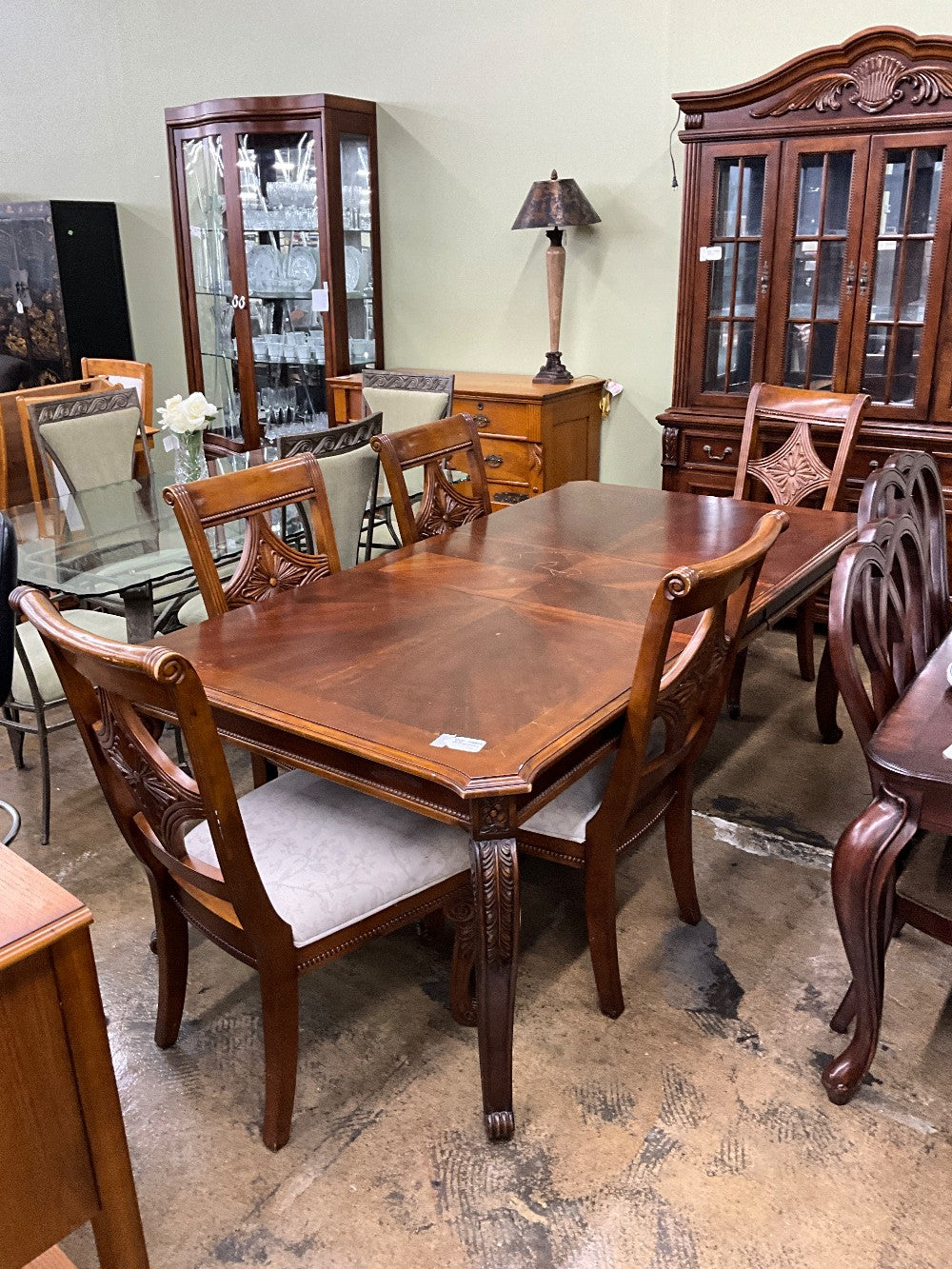 Table w 5 Chairs & Leaf AS IS
