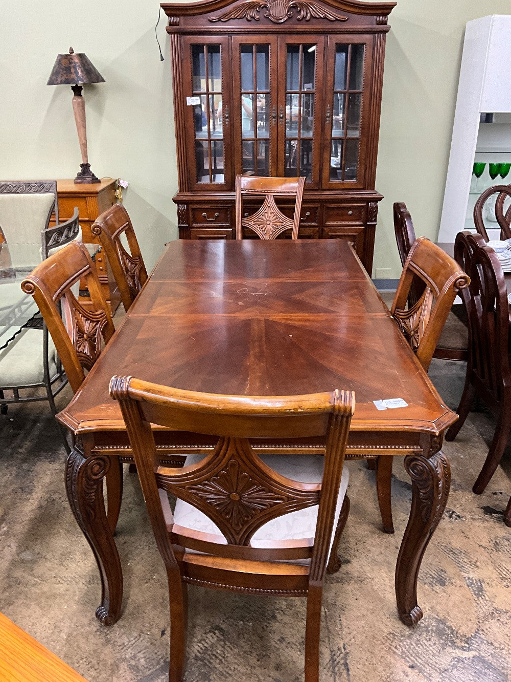 Table w 5 Chairs & Leaf AS IS