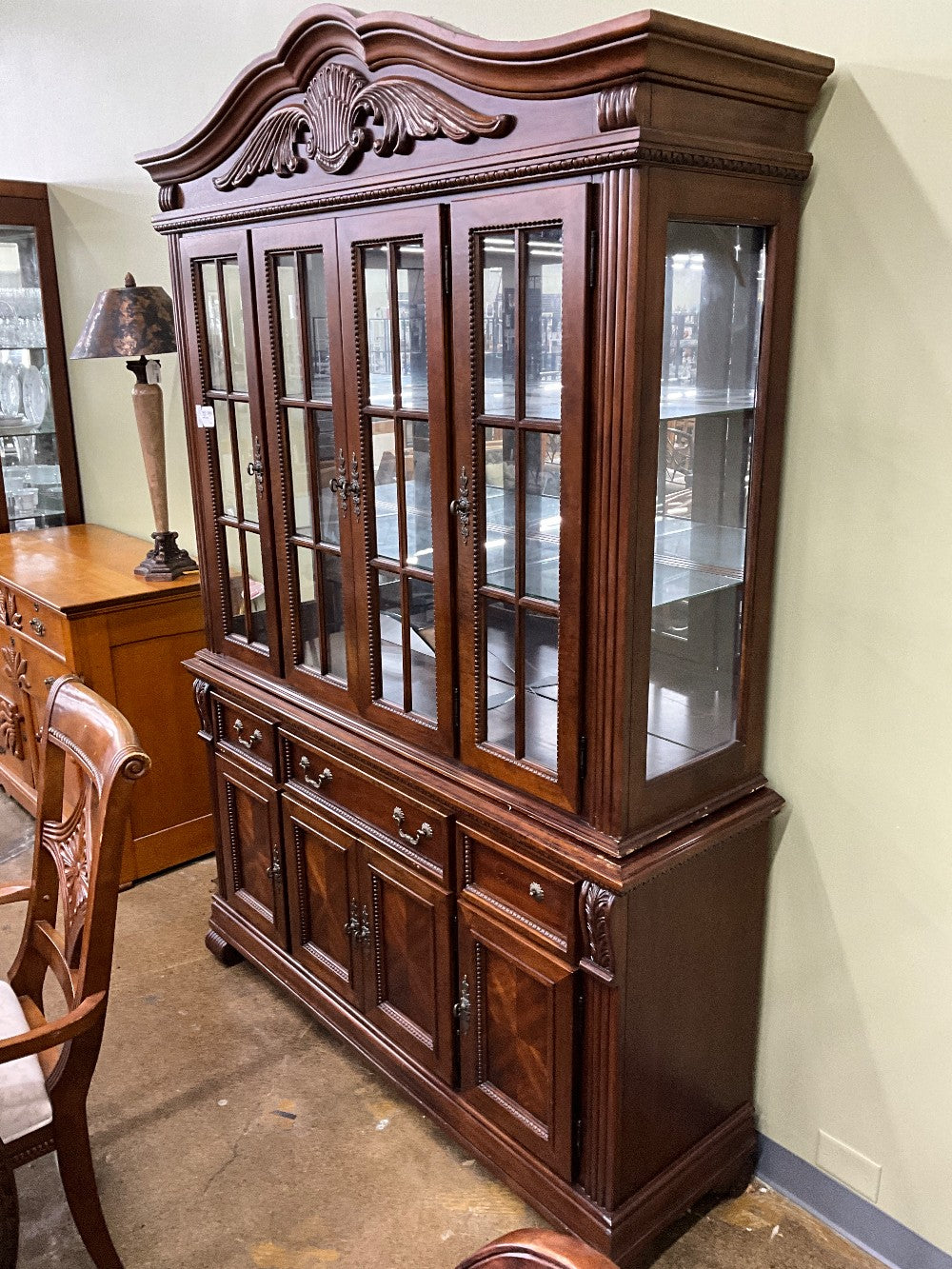Hutch 2pc AS IS