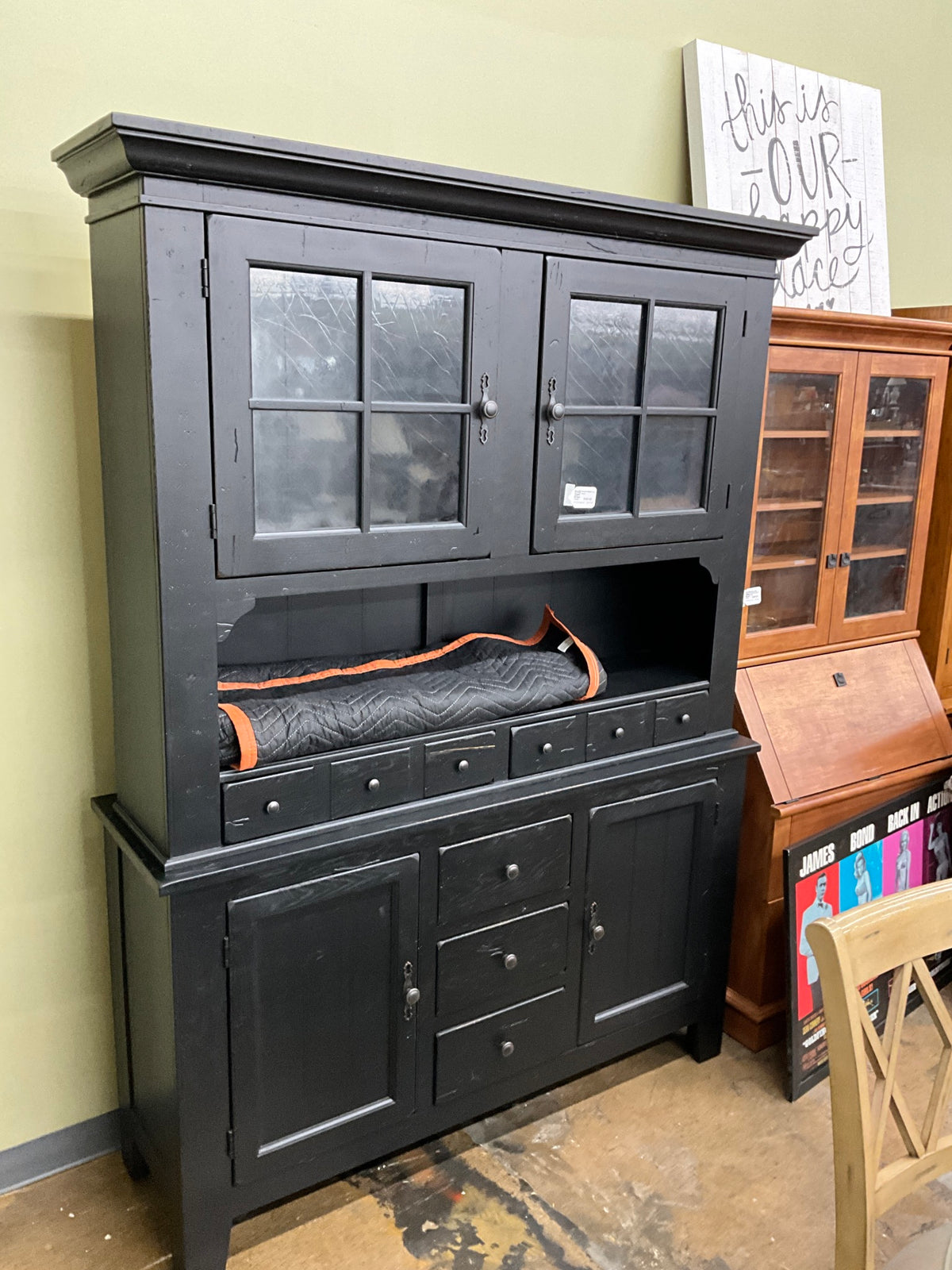 Broyhill Black 2pc Hutch