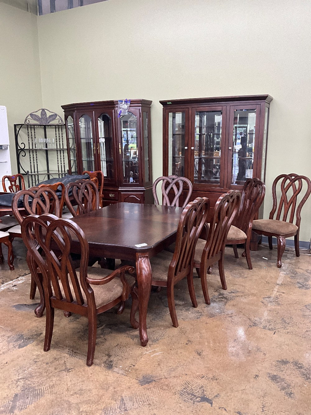 Furniture Fair Table w/ 8 Chairs & 2 Leaves