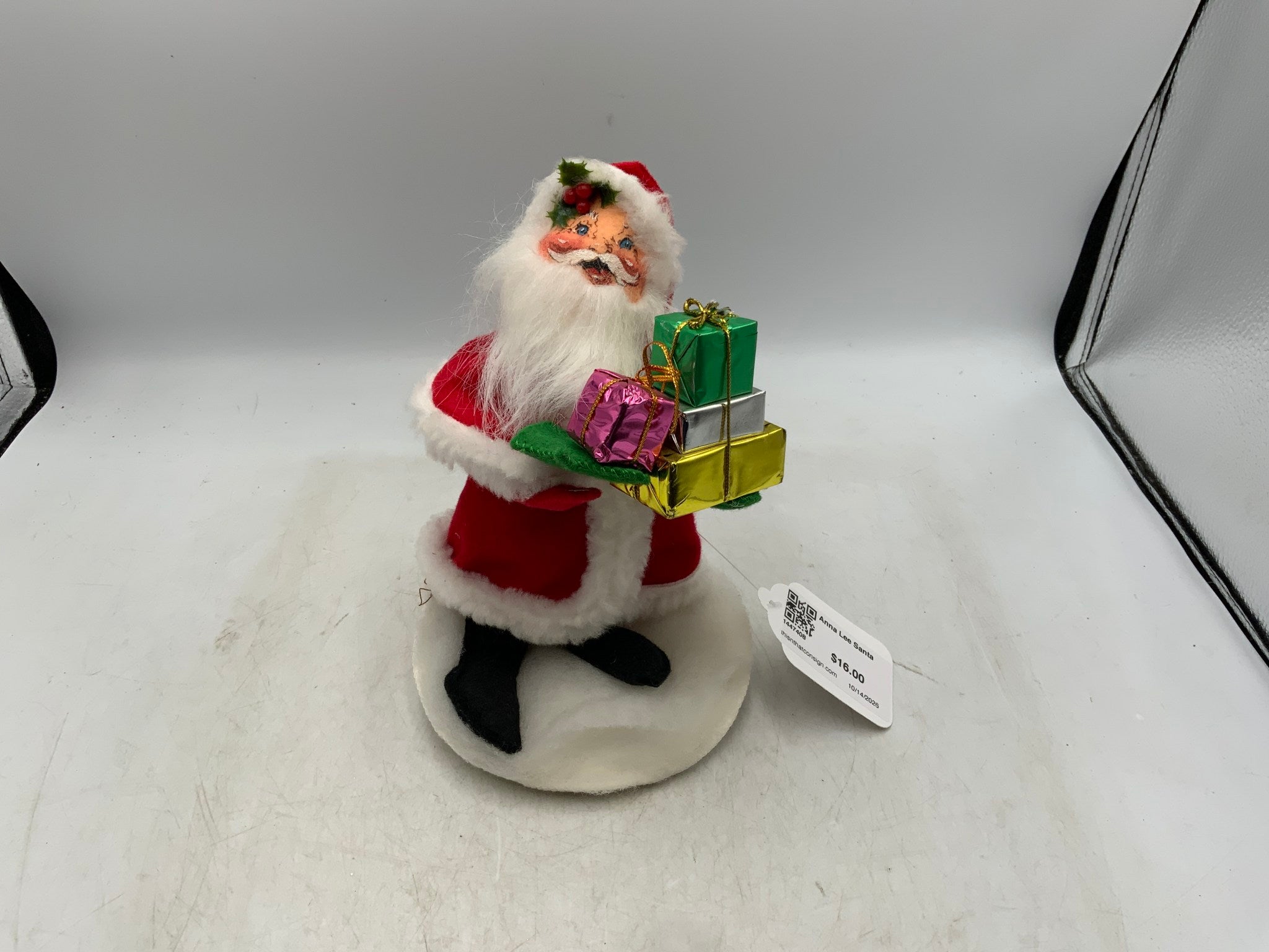 Anna Lee Santa