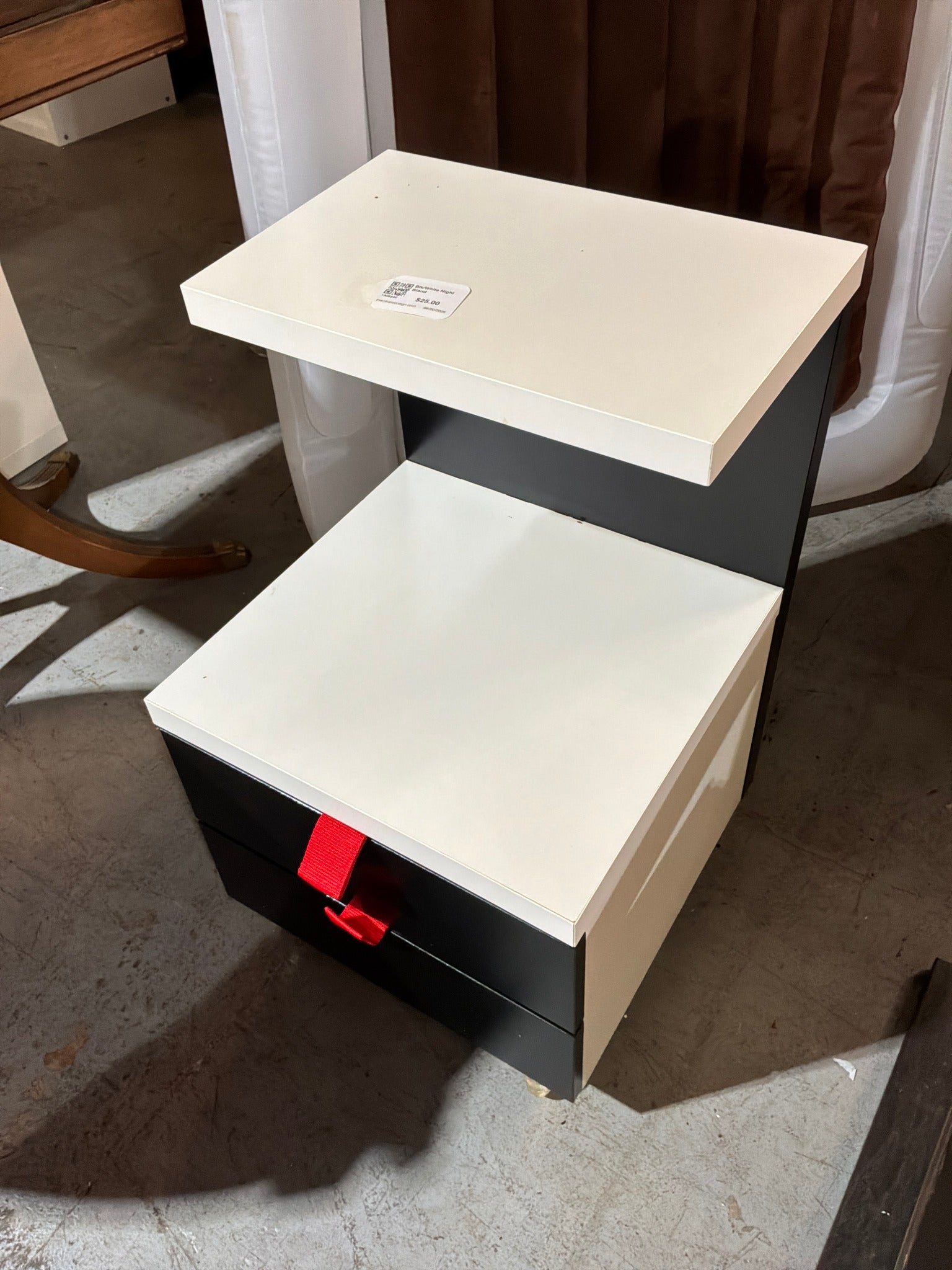 Blk/White Night Stand