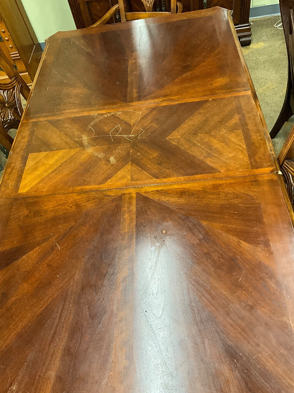 Table w 5 Chairs & Leaf AS IS