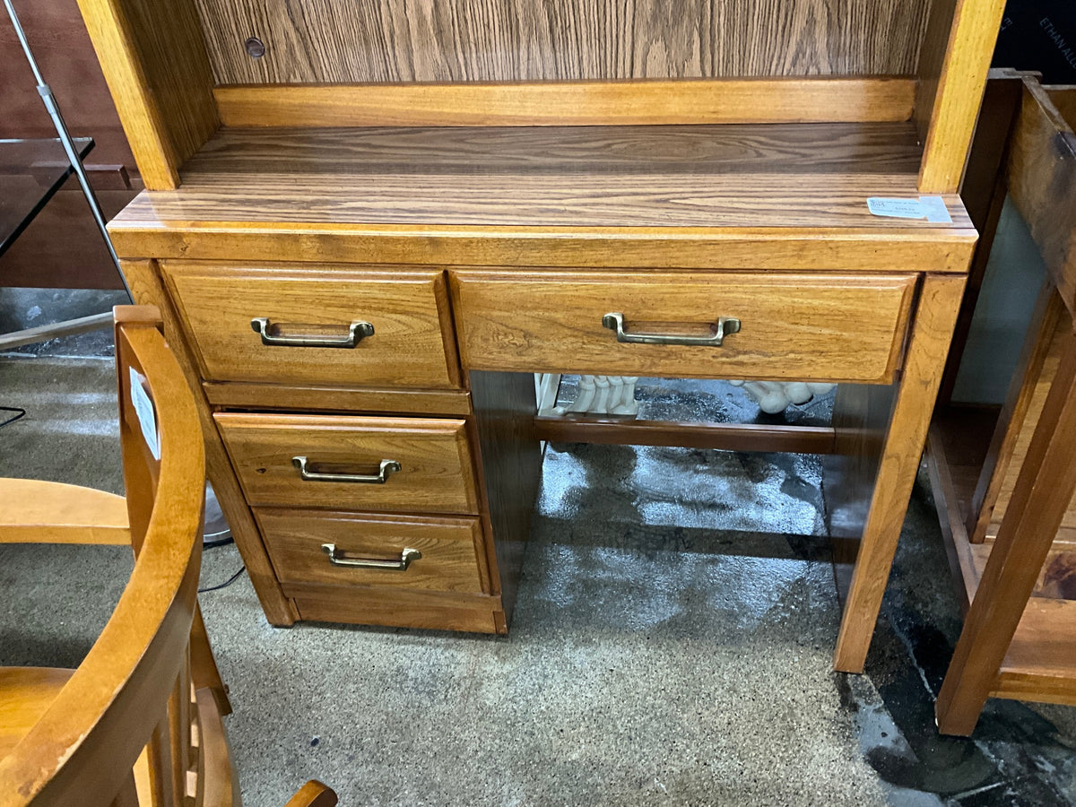 Lea Desk w/ Hutch