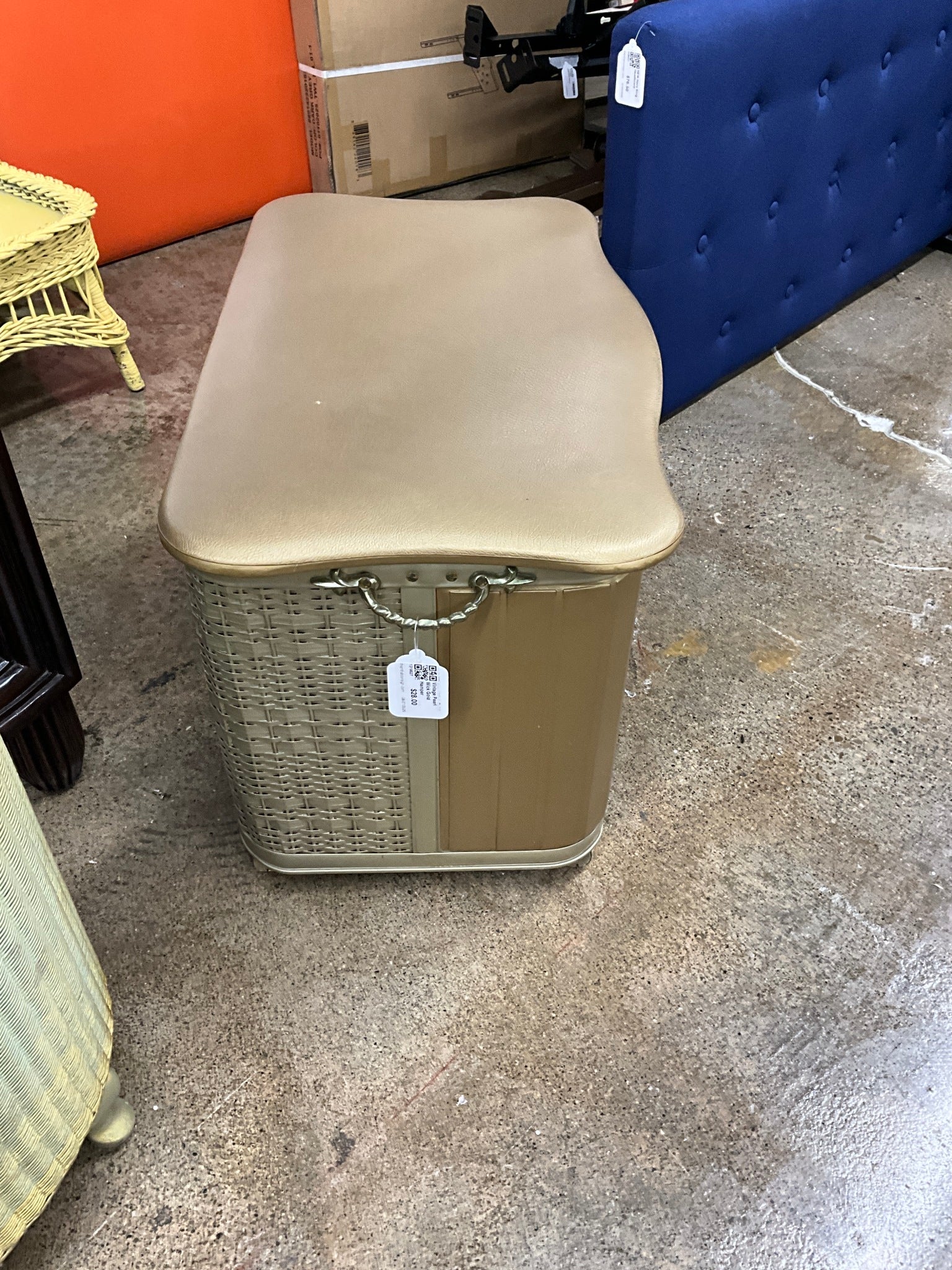 Vintage Pearl Wick Gold Hamper