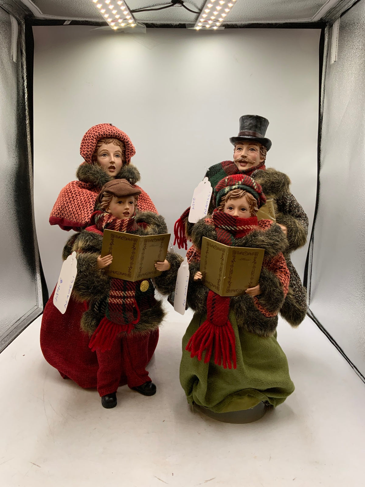 Caroler Family - Set of 4