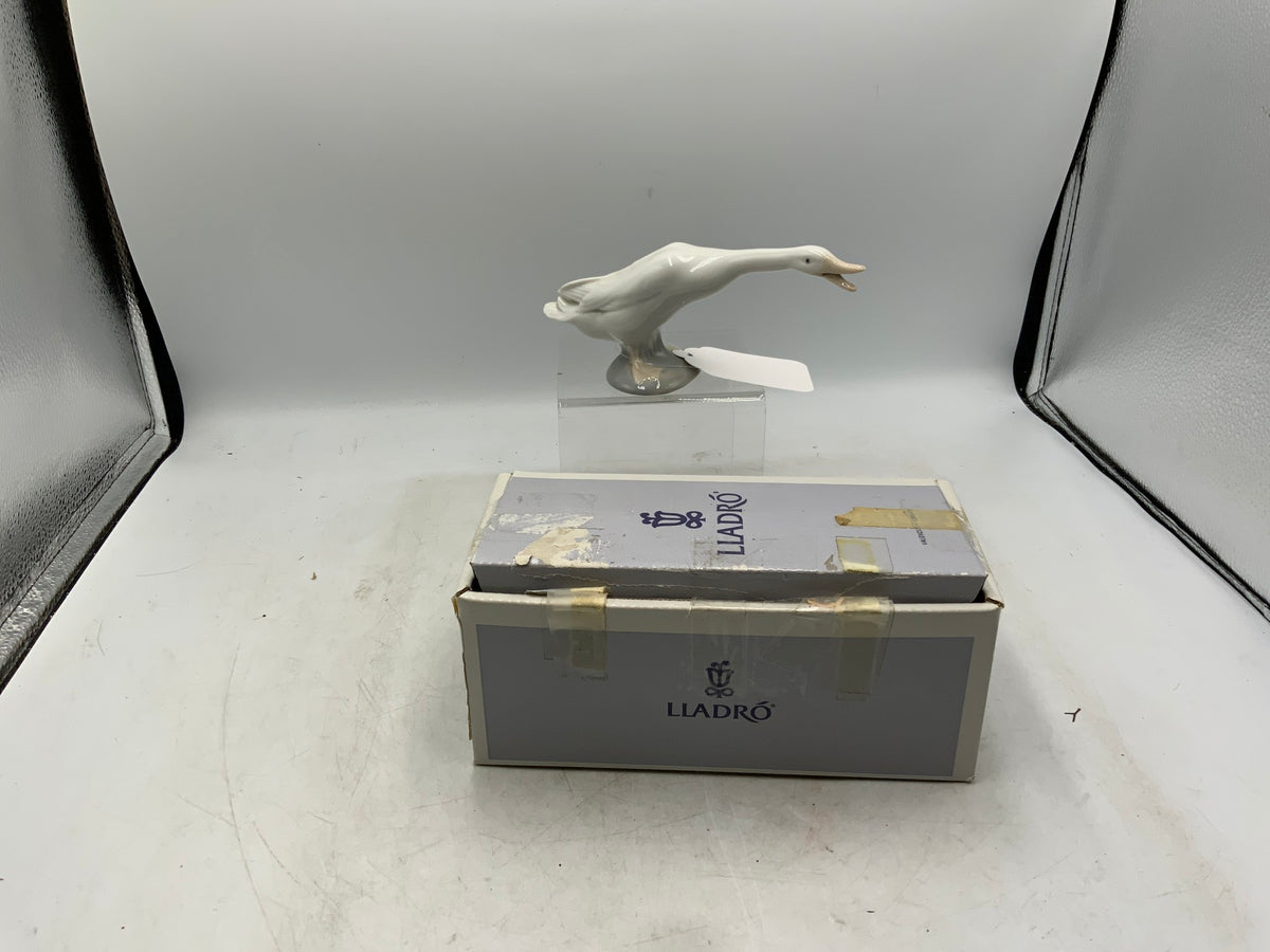 Lladro Swan