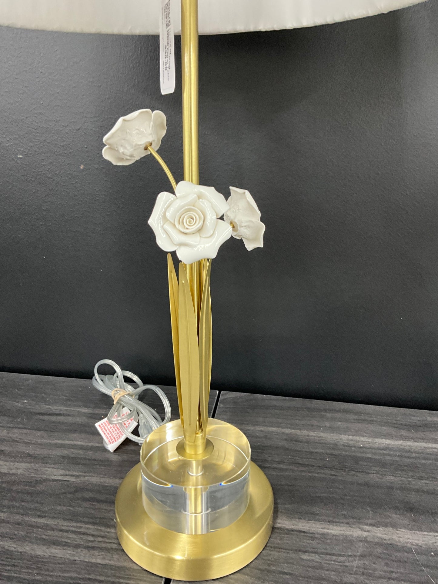 House of HamptonGold Metal Floral Table Lamp