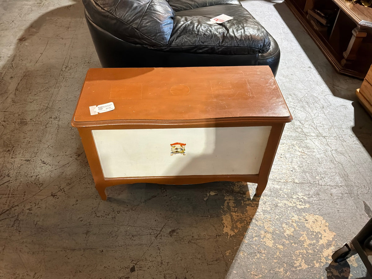 Sm Wood/ Creme Blanket Chest