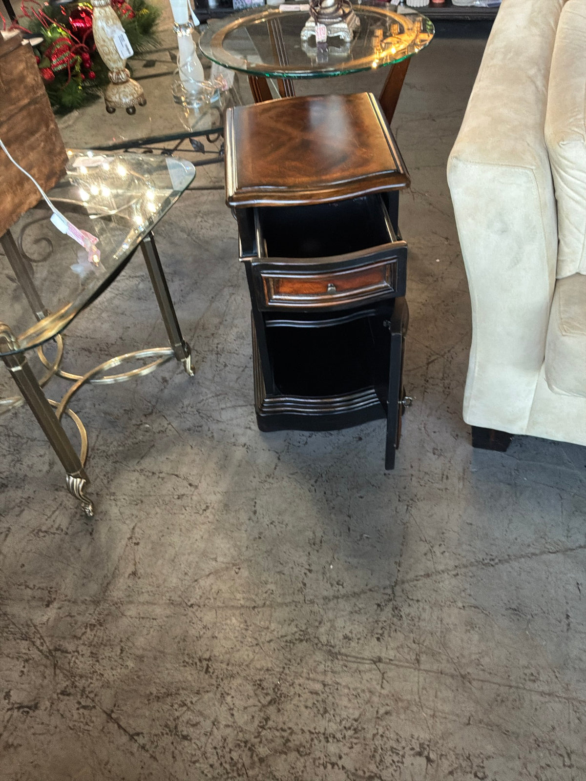 Hooker Sm Dark Wood End Table W/ Cabinet