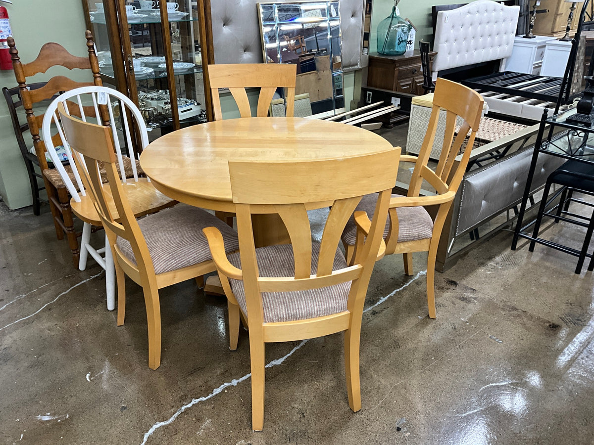 Table with 4 Chairs