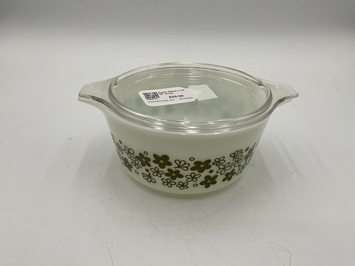 Pyrex White 1 1/2 QT w/Lid