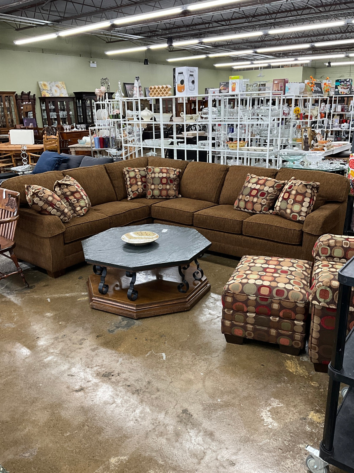 King Hickory Brown Sectional w/ 6 Pillows