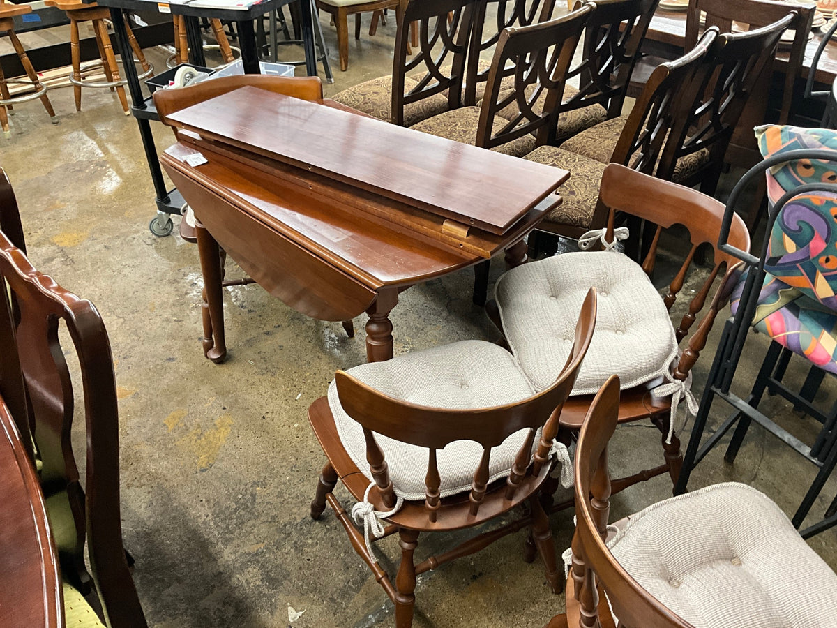 Table with 4 Chairs