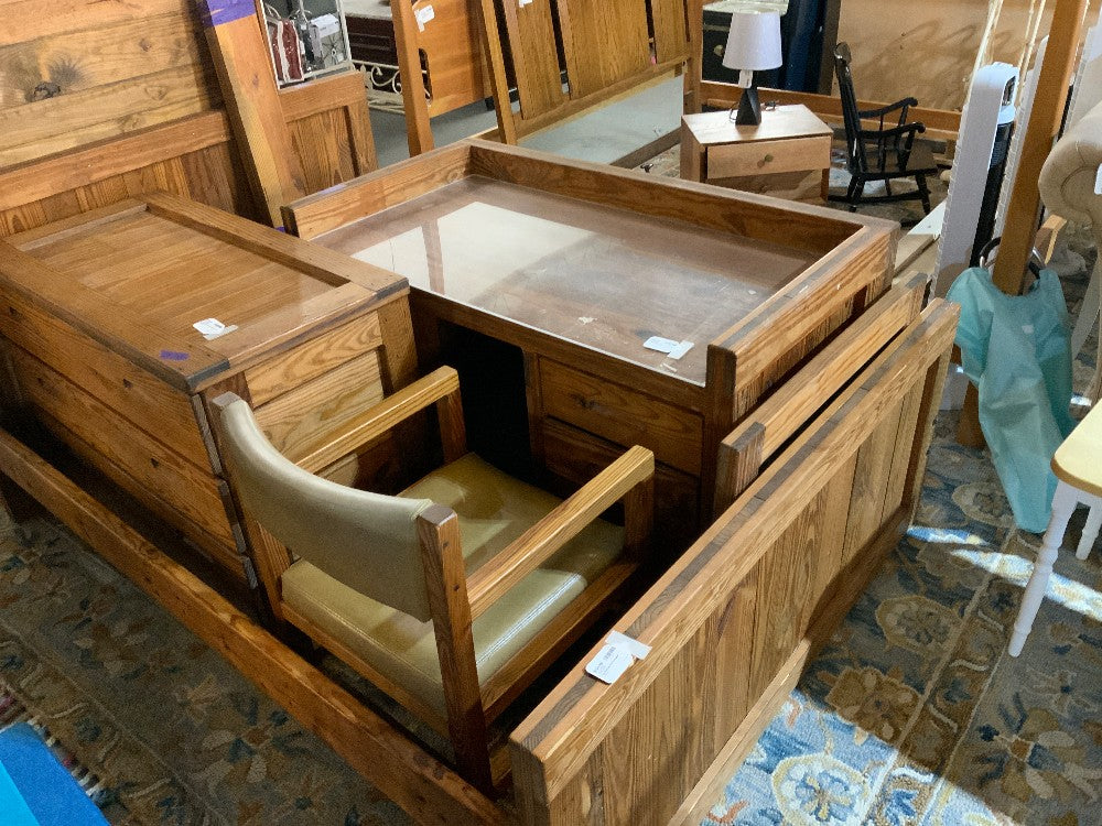 This End Up Desk with Chair