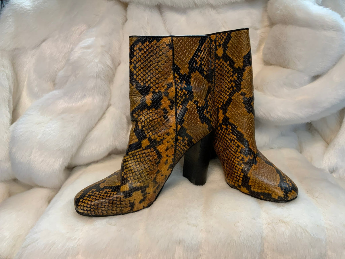 Aqua Boots Sz 7.5