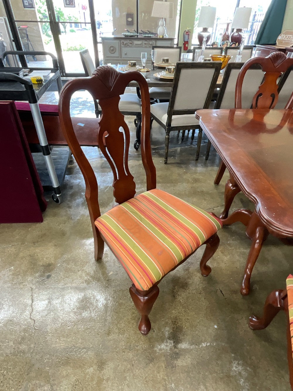 Furniture Fair Table w/ 6 Chairs & Pads &  Leafs