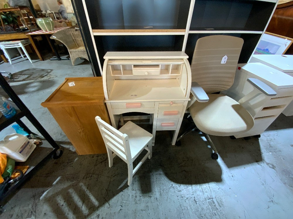 Guidecraft Childs Desk W/ Chair