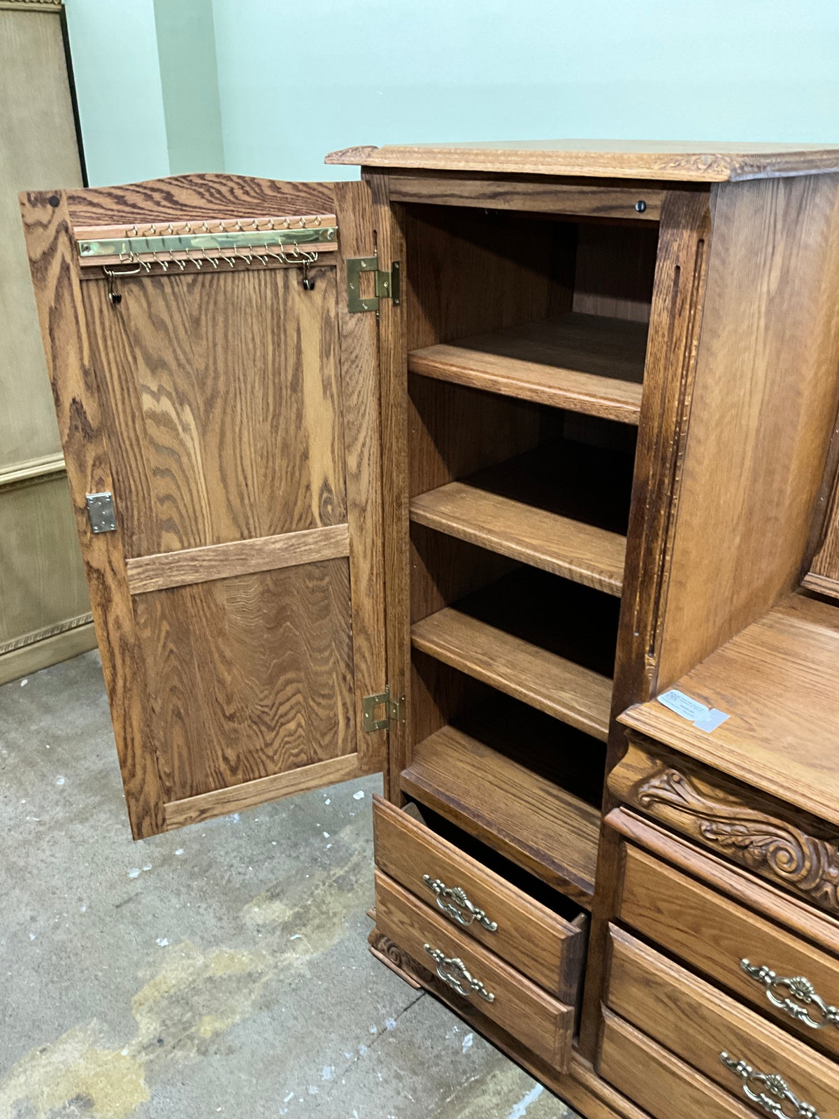 Fine Oak Chest of Drawers w/ Mirror