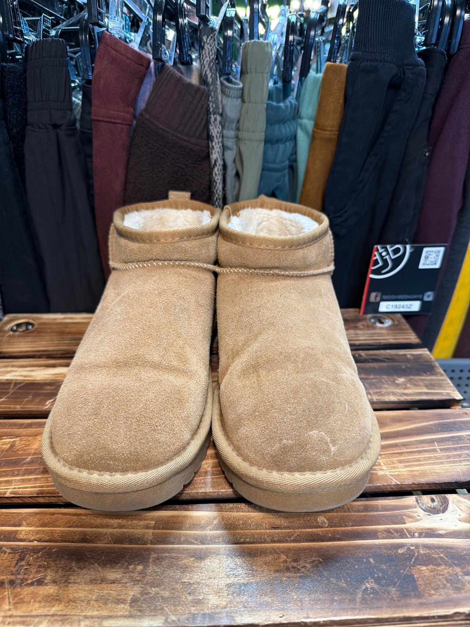 Cushionaire Boots Sz 8