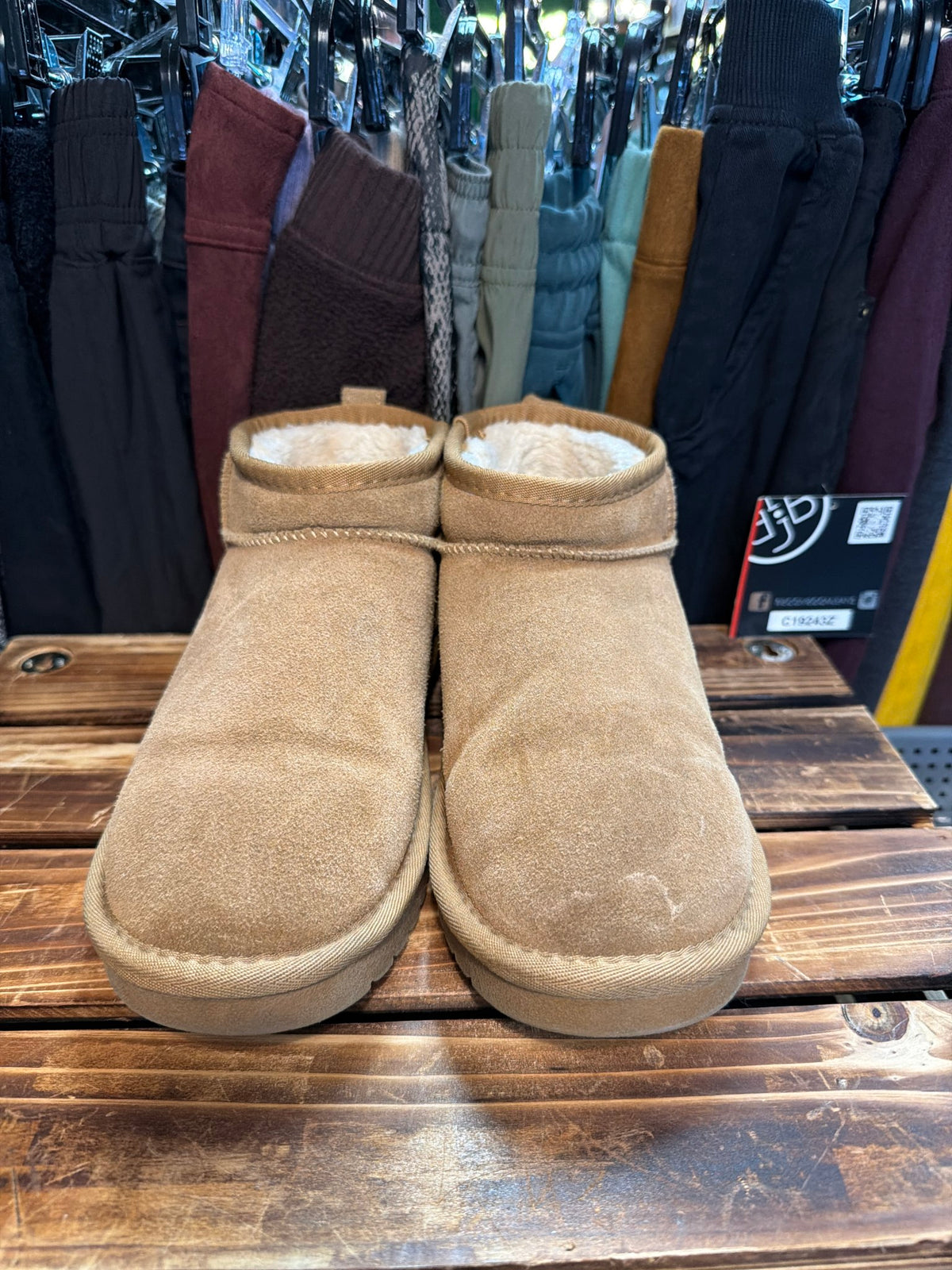 Cushionaire Boots Sz 8