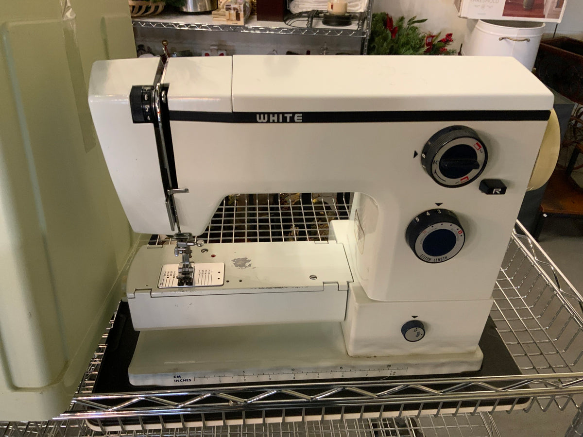 White Co Sewing Machine Plus Extras