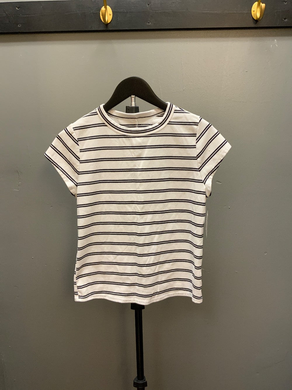 Free Assembly Top Sz. Medium