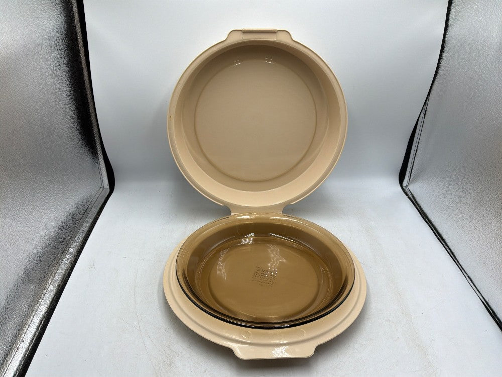 Pyrex Pie Dish W/ Cover