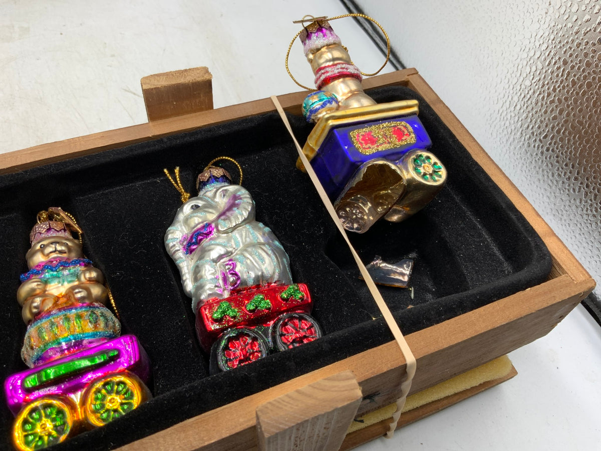 Thomas Pucconi Set of 6 Ornaments in Box