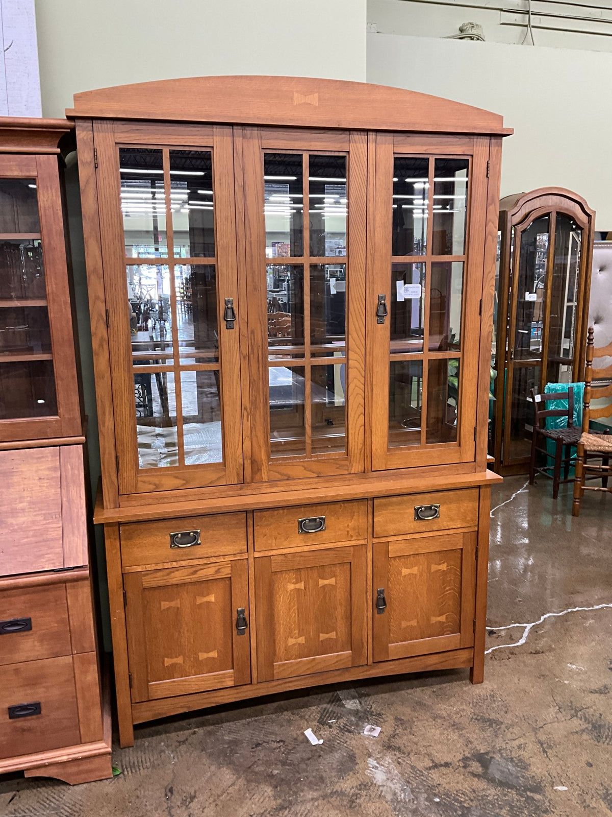 Basset Oak Hutch