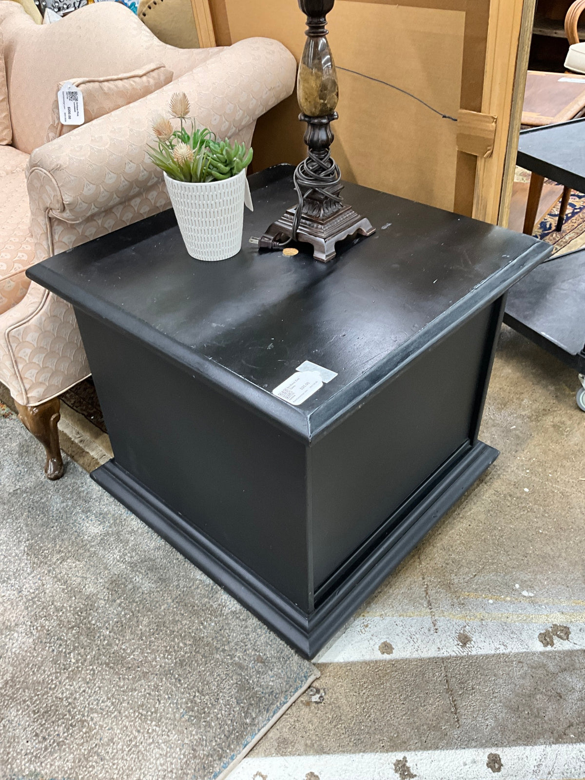 Sq Black End Table