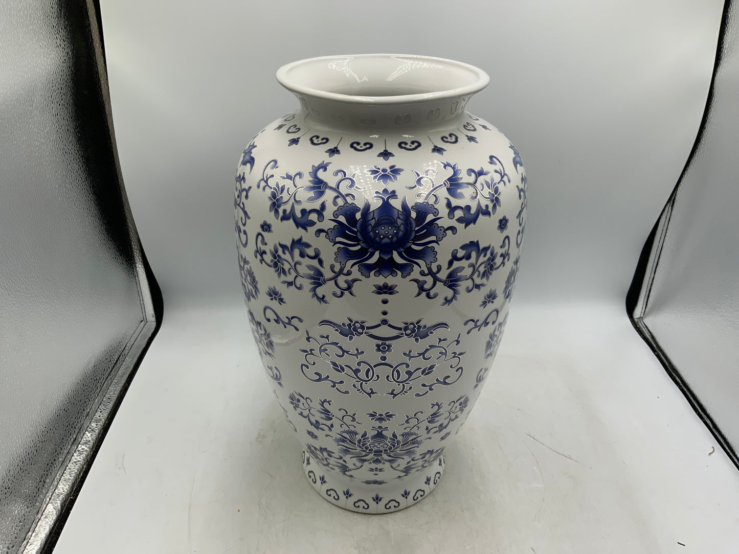 Md Blue / White Vase